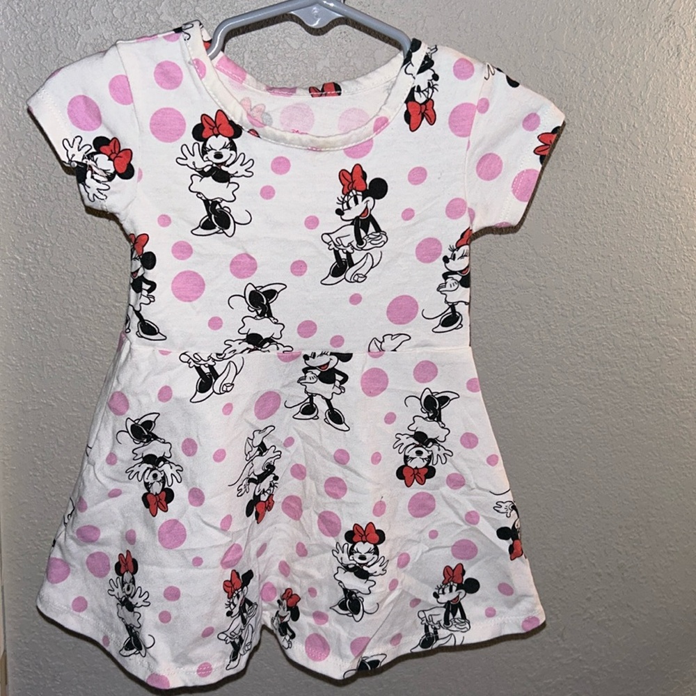 Little girls dress for night or day. Has been worn but is in good condition.